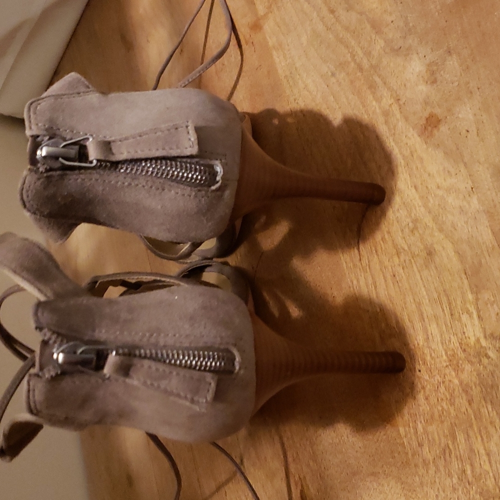 Shoes - Picture 4 of 4